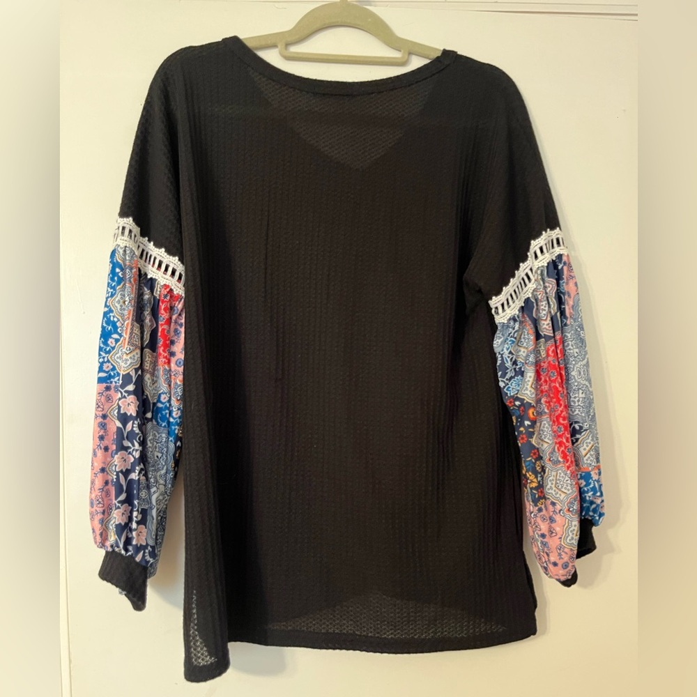 Amazon Black Waffle Knit with Colorful Patterned Sleeves Sz M - Picture 3 of 3